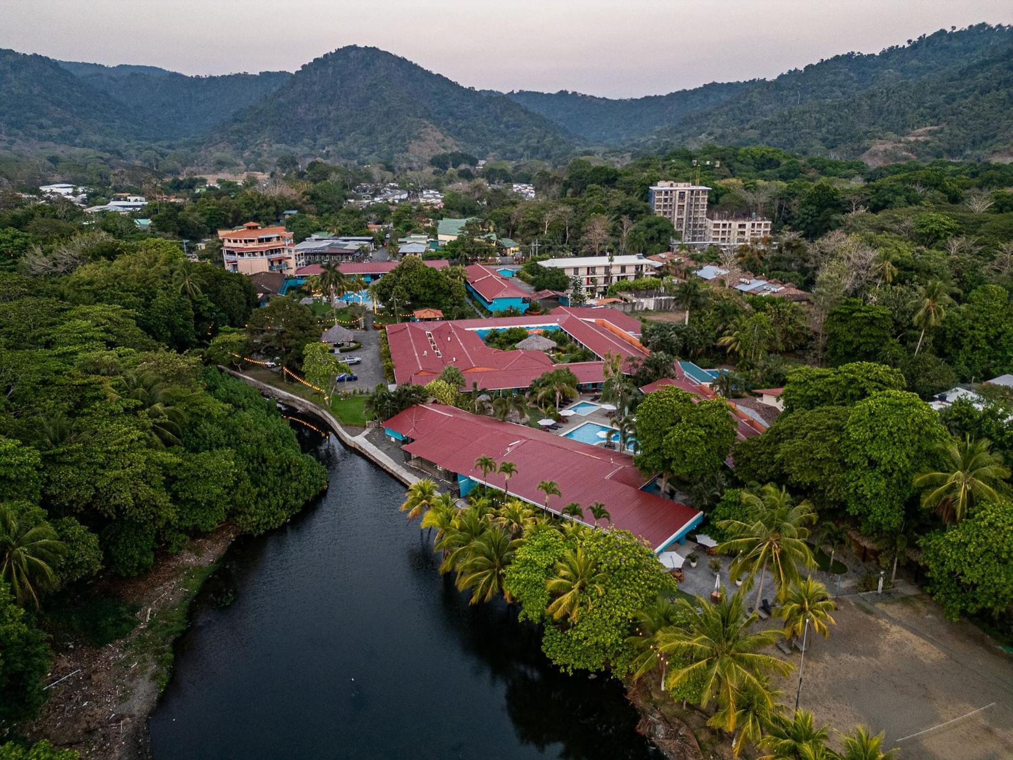 Beach Break Resort & Cr Surf Camp Jaco Exterior photo